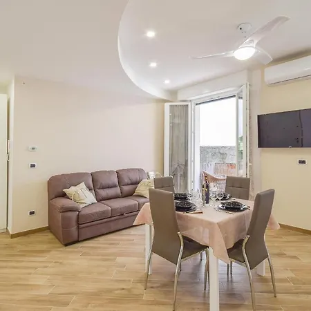 Apartamento Amazing In With Kitchen